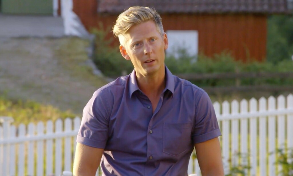 «I meine grøttulerer. I meine gravulerer. Helvete. Kutt. Vi har den no. It’s a wrap. Dokk får klipp dokk rundt det. I går i traileren min resten av dagen og skriv på det vriene andrealbumet mitt, «Kavring».» Foto: TV2 «I meine grøttulerer. I meine gravulerer. Helvete. Kutt. Vi har den no. It’s a wrap. Dokk får klipp dokk rundt det. I går i traileren min resten av dagen og skriv på det vriene andrealbumet mitt, «Kavring».» Foto: TV2