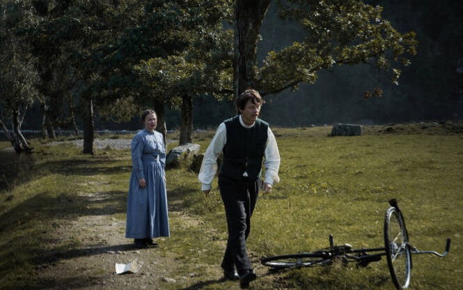 UNG KONE: Henriette Marø spiller Engel Astrup - den unge kona til Nikolai Astrup. FOTO: Norsk Filmdistribusjon / Handmade films in Norwegian Woods UNG KONE: Henriette Marø spiller Engel Astrup - den unge kona til Nikolai Astrup. FOTO: Norsk Filmdistribusjon / Handmade films in Norwegian Woods