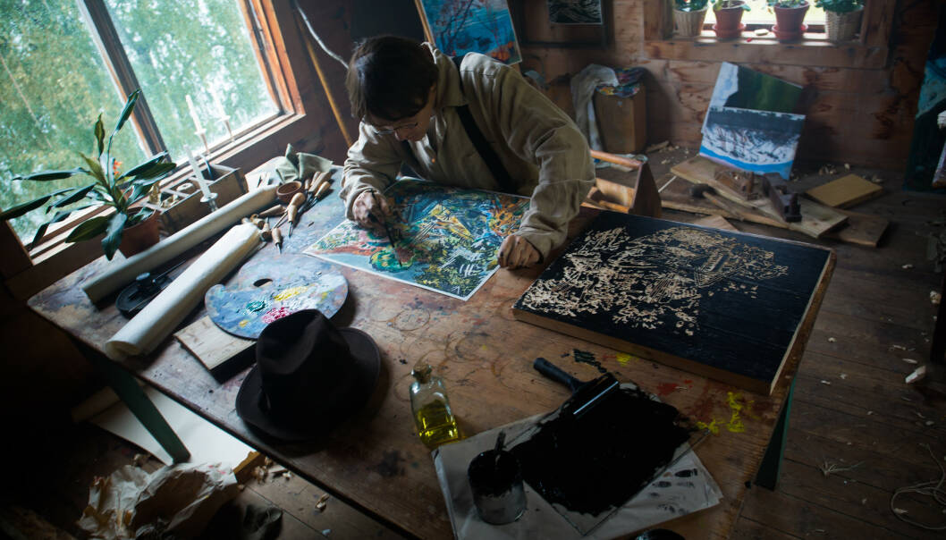 NATUR: Nikolai Astrup, her i Thure Lindhardts skikkelse, var svært opptatt av naturen og dens mystikk. FOTO: Norsk Filmdistribusjon / Handmade films in Norwegian Woods NATUR: Nikolai Astrup, her i Thure Lindhardts skikkelse, var svært opptatt av naturen og dens mystikk. FOTO: Norsk Filmdistribusjon / Handmade films in Norwegian Woods