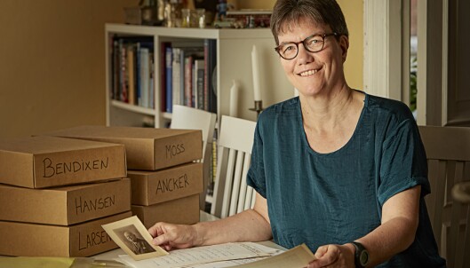 ADELIG ELLER FORBRYTER: I slektsforskningskretser er det prestisje med en forbryter eller adelig i familien. Karen Bendix Larsen har oppdaget at ikke alle historier stemmer. Foto: Claus Peuckert ADELIG ELLER FORBRYTER: I slektsforskningskretser er det prestisje med en forbryter eller adelig i familien. Karen Bendix Larsen har oppdaget at ikke alle historier stemmer. Foto: Claus Peuckert
