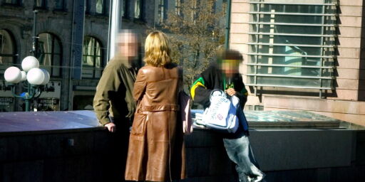 image: Denne mannen trodde han skulle møte ei jente på 13 år for å ha sex. I stedet traff han Magasinets journalist.