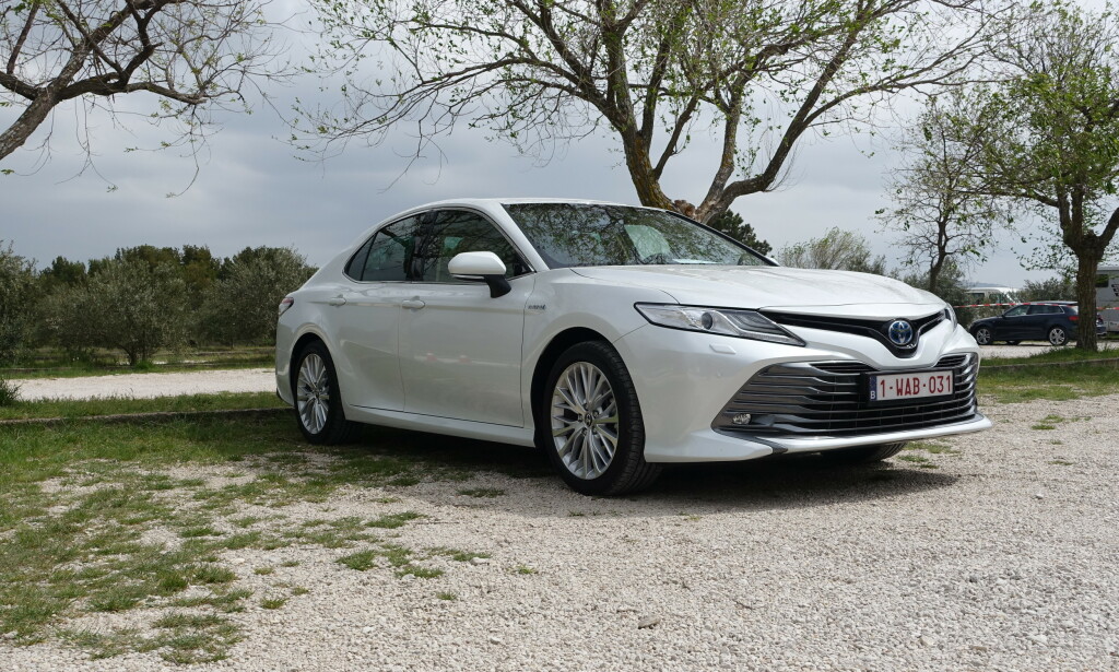 TOYOTA CAMRY: Pris fra 429.900 kroner. Foto: Toyota TOYOTA CAMRY: Pris fra 429.900 kroner. Foto: Toyota