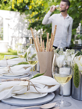 Alle kan bli gode på vin, mener fagsjefen i Vinmonopolet. Foto: Yvonne Wilhelmsen Alle kan bli gode på vin, mener fagsjefen i Vinmonopolet. Foto: Yvonne Wilhelmsen
