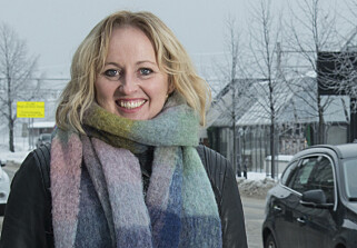 ROSER: Marianne Mittet Solbraa i Trygg Trafikk Hedmark berømmer Kjell Nilsen for å ha handlet raskt og riktig. Foto: Trygg Trafikk ROSER: Marianne Mittet Tanning in Trygg Trafikk Hedmark praises Kjell Nilsen for acting quickly and correctly. Photo: Trygg Trafikk