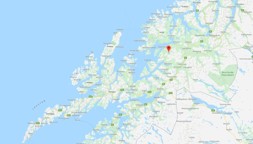 HER SKJER SØKET: Dykkere og helikopter er involvert i søk i Skøvatnet i Troms. Skjermdump: Google Maps HER SKJER SØKET: Dykkere og helikopter er involvert i søk i Skøvatnet i Troms. Skjermdump: Google Maps