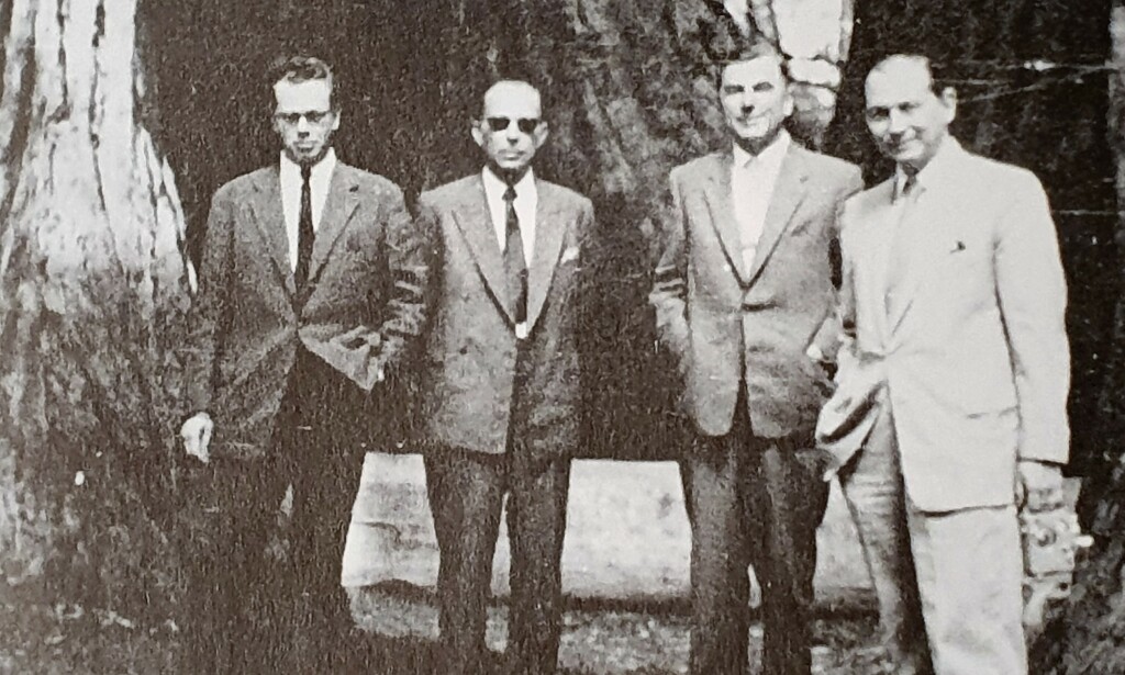 HOS CIA: Heinz Felfe helt til høyre, fotografert i 1957 under et flere uker lang opphold i USA, der han ble tatt med rundt på mer eller mindre hemmelige installasjoner. Foto: Fra boka Spion ohne grenzen HOS CIA: Heinz Felfe helt til høyre, fotografert i 1957 under et flere uker lang opphold i USA, der han ble tatt med rundt på mer eller mindre hemmelige installasjoner. Foto: Fra boka Spion ohne grenzen