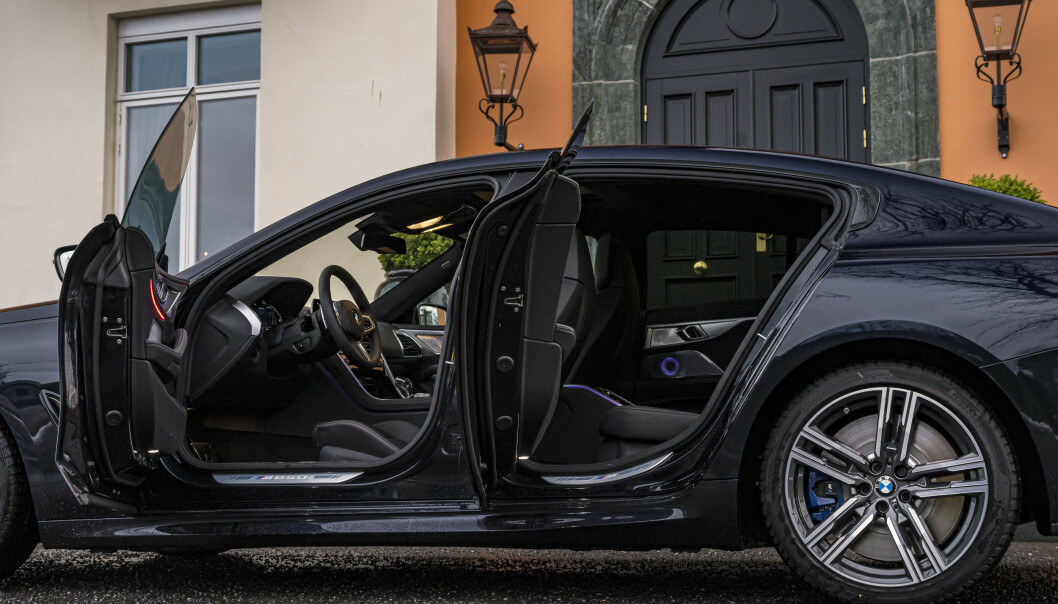 <strong>MYE NYTT:</strong> Alt fra A-stolpen og bakover er redesignet på 8-serie Gran Coupé. Baksetene slår konkurrentene både på plass, og på- og avstigning til baksetene. Foto: Jamieson Pothecary <strong>MYE NYTT:</strong> Alt fra A-stolpen og bakover er redesignet på 8-serie Gran Coupé. Baksetene slår konkurrentene både på plass, og på- og avstigning til baksetene. Foto: Jamieson Pothecary