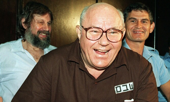 FRI: John Demjanjuk fotografert det han får vite at han er frifunnet av Israels Høyesterett i 1993. Men friheten blir kortvarig. Foto: AP/NTB Scanpix FRI: John Demjanjuk fotografert det han får vite at han er frifunnet av Israels Høyesterett i 1993. Men friheten blir kortvarig. Foto: AP/NTB Scanpix