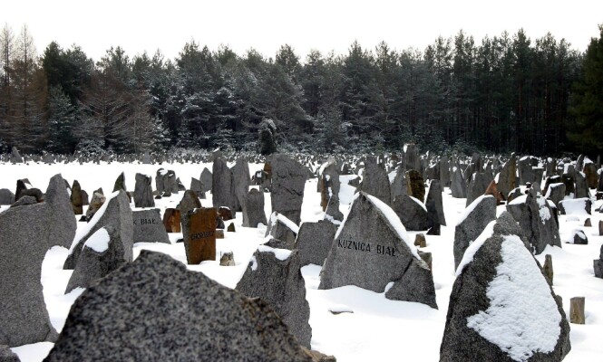 MONUMENTER: I dag er det ingenting igjen etter konsentrasjonsleiren Treblinka i Polen. I dag står minnesmerker igjen etter de som mistet livet her under 2. verdenskrig. Foto: Assaf Shilo/REX/NTB Scanpix MONUMENTER: I dag er det ingenting igjen etter konsentrasjonsleiren Treblinka i Polen. I dag står minnesmerker igjen etter de som mistet livet her under 2. verdenskrig. Foto: Assaf Shilo/REX/NTB Scanpix