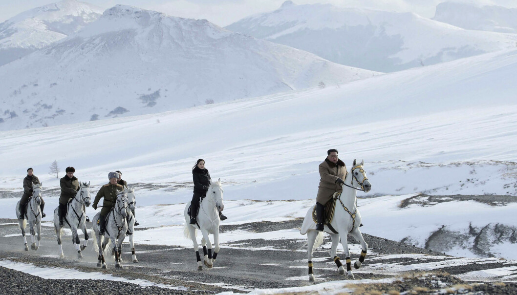<strong>RIDETUR:</strong> Dette er diktatorens andre ridetur på det «hellige» fjellet på under to måneder, ifølge myndighetene. Foto: KNS / AP / NTB Scanpix <strong>RIDETUR:</strong> Dette er diktatorens andre ridetur på det «hellige» fjellet på under to måneder, ifølge myndighetene. Foto: KNS / AP / NTB Scanpix