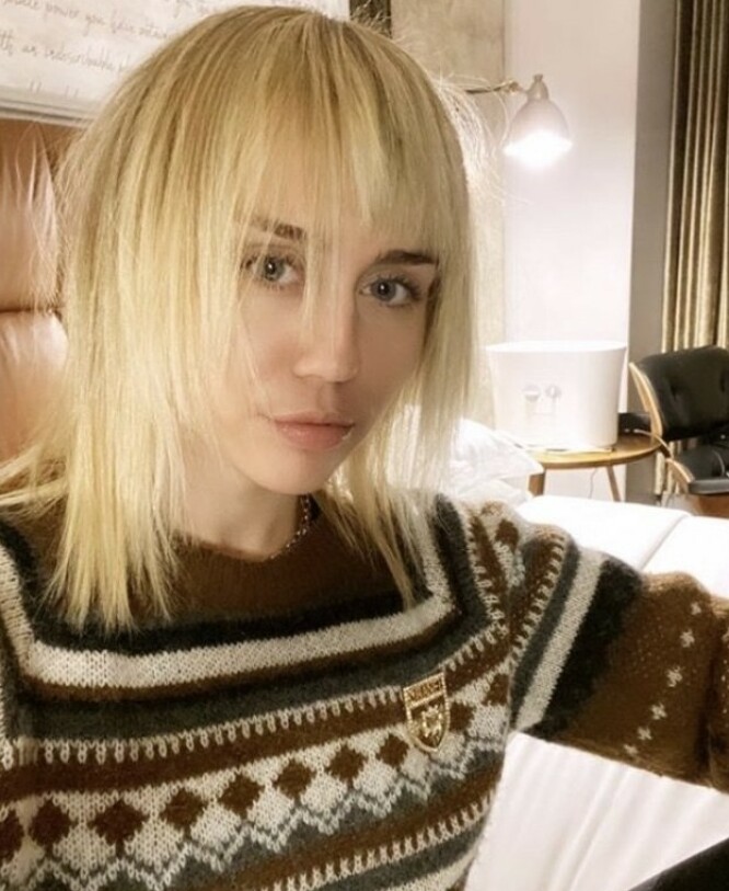PUNK: Miley Cyrus er aldri redd for å eksperimentere på hårfronten. FOTO: Instagram PUNK: Miley Cyrus er aldri redd for å eksperimentere på hårfronten. FOTO: Instagram