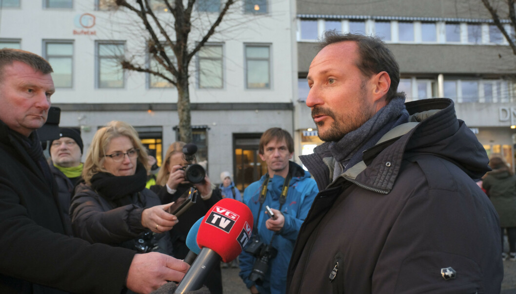 - HUN BEKLAGER: Kronprinsen fikk flere spørsmål om møtene med Epstein, men svarte stort sett det samme på alle sammen. Foto: NTB scanpix - HUN BEKLAGER: Kronprinsen fikk flere spørsmål om møtene med Epstein, men svarte stort sett det samme på alle sammen. Foto: NTB scanpix