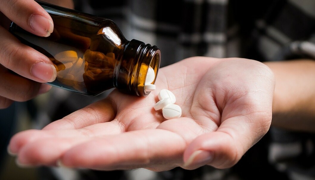 HODEPINETABLETT: Hodepinetabletter som inneholder acetylsalisylsyre kan hjelpe treet med å holde seg lenger. FOTO: Scanpix HODEPINETABLETT: Hodepinetabletter som inneholder acetylsalisylsyre kan hjelpe treet med å holde seg lenger. FOTO: Scanpix