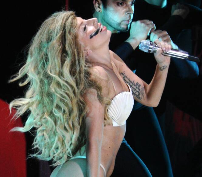 2013: Her er Lady Gaga avbildet på scenen under MTV Video Music Awards i New York. Foto: NTB Scanpix 2013: Her er Lady Gaga avbildet på scenen under MTV Video Music Awards i New York. Foto: NTB Scanpix
