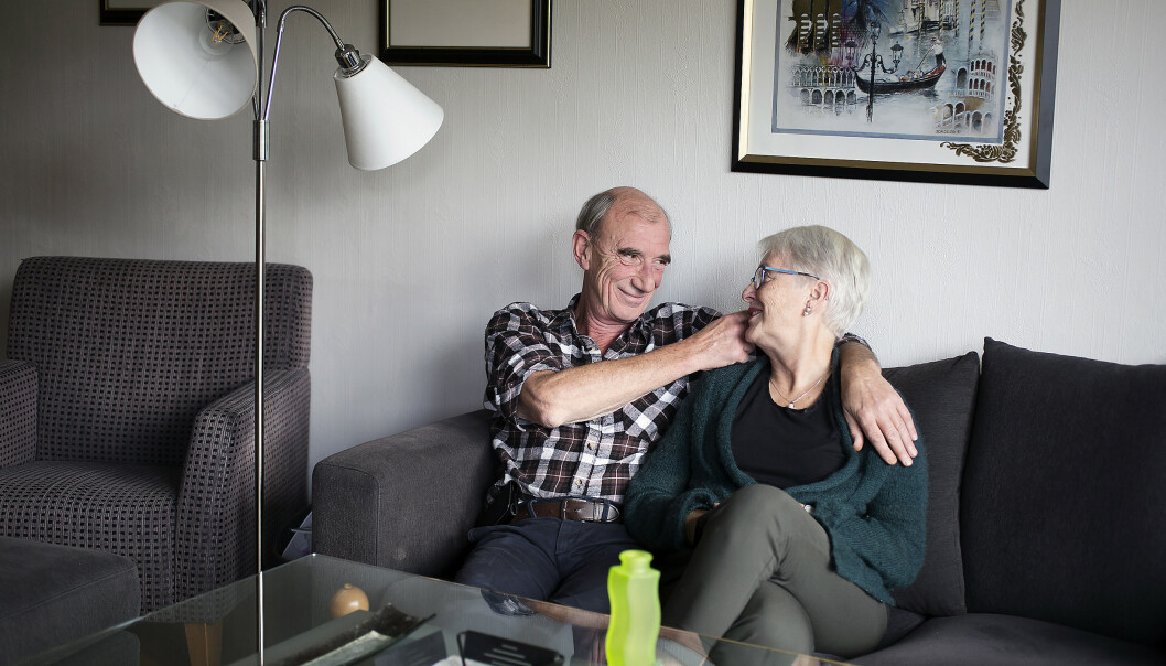 Stein på besøk i Ritas sofa. Hun trives best hjemme hos seg selv, så ofte er det Stein som besøker henne. Foto: Silje Katrine Robinson Stein på besøk i Ritas sofa. Hun trives best hjemme hos seg selv, så ofte er det Stein som besøker henne. Foto: Silje Katrine Robinson