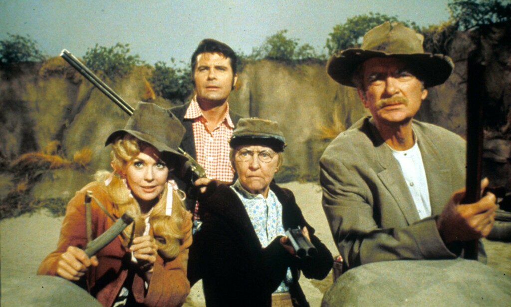 ORIGINALEN: The Beverly Hillbillies var en stor suksess på amerikansk fjernsyn på 1960-tallet. Fra venstre: Donna Douglas, Max Baer, Irene Ryan, Buddy Ebsen. Foto: Moviestore/REX ORIGINALEN: The Beverly Hillbillies var en stor suksess på amerikansk fjernsyn på 1960-tallet. Fra venstre: Donna Douglas, Max Baer, Irene Ryan, Buddy Ebsen. Foto: Moviestore/REX