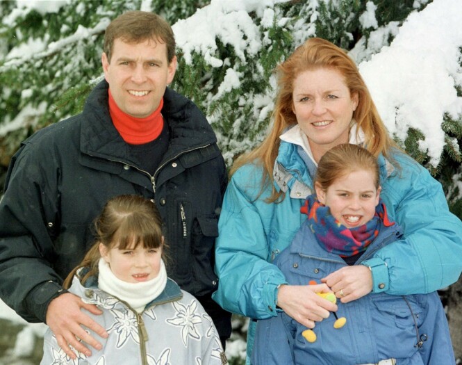<strong>HOLDT SAMMEN FOR BARNA:</strong> Sarah og Andrew har hele veien, tross skilsmissen, hatt et tett bånd. Her er de fotografert i 1999 i Sveits sammen med barna. Foto: NTB scanpix <strong>HOLDT SAMMEN FOR BARNA:</strong> Sarah og Andrew har hele veien, tross skilsmissen, hatt et tett bånd. Her er de fotografert i 1999 i Sveits sammen med barna. Foto: NTB scanpix