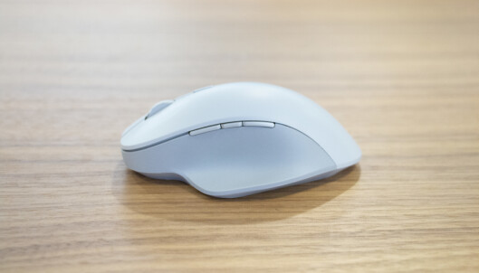 Surface Precision Mouse sett fra siden. Foto: Martin Kynningsrud Størbu Surface Precision Mouse sett fra siden. Foto: Martin Kynningsrud Størbu