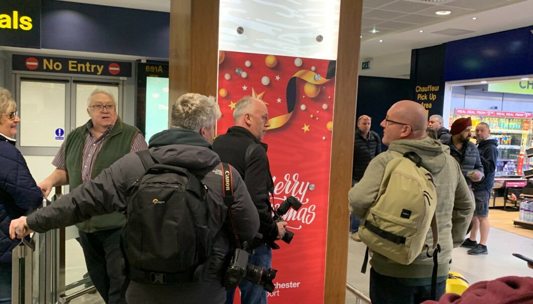 <strong>VENTET PÅ HAALAND:</strong> Flere engelske journalister og fotografer sto og ventet på Haaland i ankomsthallen på Manchester Airport. Foto: Tore Ulrik Bratland <strong>VENTET PÅ HAALAND:</strong> Flere engelske journalister og fotografer sto og ventet på Haaland i ankomsthallen på Manchester Airport. Foto: Tore Ulrik Bratland