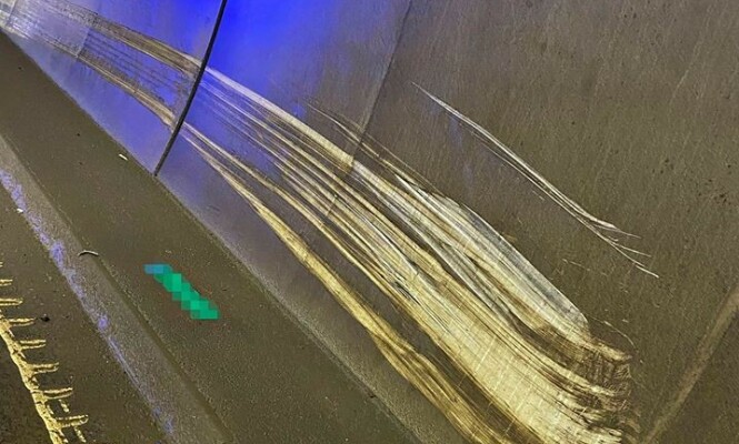 <strong>MERKER:</strong> Også tunnelveggen har tydelige merker etter ulykken. Foto: Vestfold interkommunale brannvesen <strong>MERKER:</strong> Også tunnelveggen har tydelige merker etter ulykken. Foto: Vestfold interkommunale brannvesen