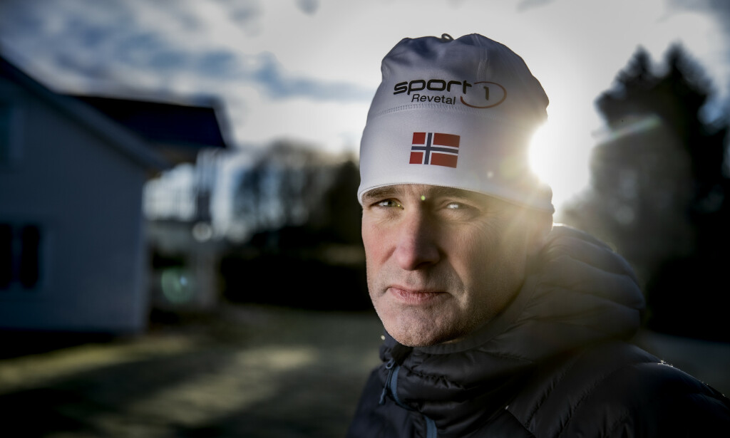 KRITISK TIL INFO: - De sa fluorsmøringen var helt ufarlig, forteller Jon Erik Knotten, Swix-smører fra 1990-tallet og fram til 2002. I dag er han alvorlig kreftsyk, og utelukker ikke at fluorsmøring uten beskyttelse kan ha medvirket til sykdommen. Foto: Bjørn Langsem / Dagbladet KRITISK TIL INFO: - De sa fluorsmøringen var helt ufarlig, forteller Jon Erik Knotten, Swix-smører fra 1990-tallet og fram til 2002. I dag er han alvorlig kreftsyk, og utelukker ikke at fluorsmøring uten beskyttelse kan ha medvirket til sykdommen. Foto: Bjørn Langsem / Dagbladet