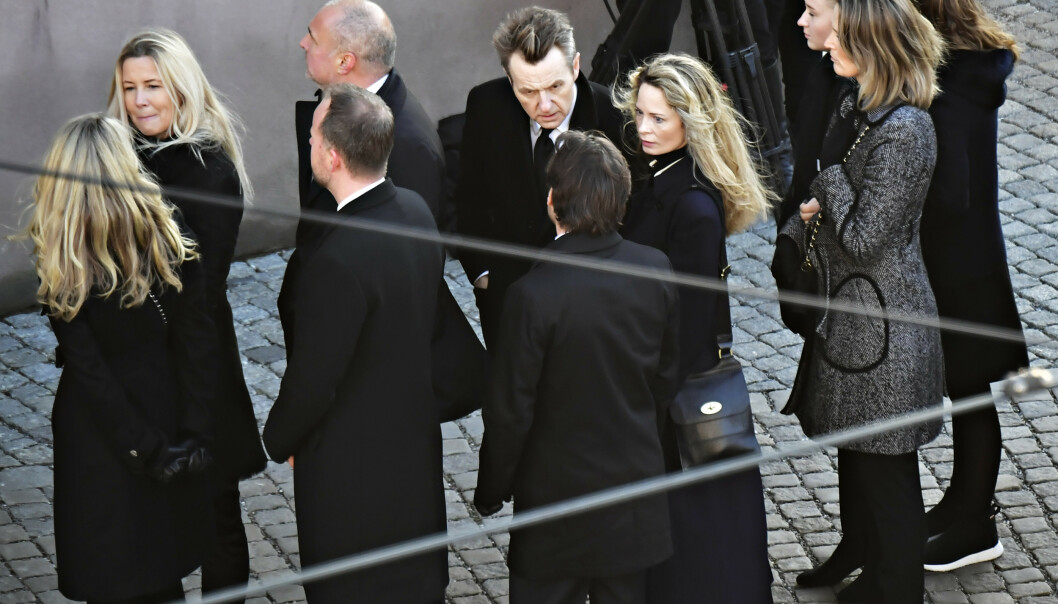 TIL STEDE: Fredrik Skavlan kom tidlig til kirken sammen med Maria Bonnevie. Foto: Lars Eivind Bones / Dagbladet TIL STEDE: Fredrik Skavlan kom tidlig til kirken sammen med Maria Bonnevie. Foto: Lars Eivind Bones / Dagbladet