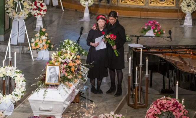 HOLDT TALE: Maud Angelica holdt en rørende tale til sin avdøde far da han ble bisatt i Oslo domkirke 3. januar. Foto: NTB Scanpix HOLDT TALE: Maud Angelica holdt en rørende tale til sin avdøde far da han ble bisatt i Oslo domkirke 3. januar. Foto: NTB Scanpix