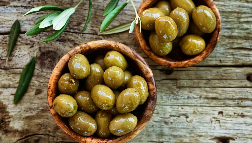 UMODNE: Grønne oliven er umodne, og smaker derfor mer bittert enn modne, sorte oliven. FOTO: NTB Scanpix UMODNE: Grønne oliven er umodne, og smaker derfor mer bittert enn modne, sorte oliven. FOTO: NTB Scanpix