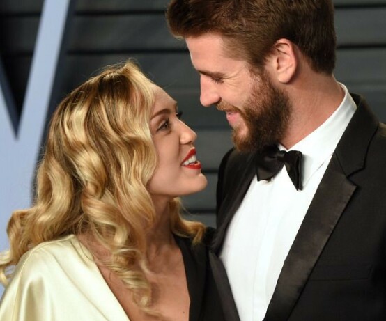 EKSKONA: Miley Cyrus og Liam Hemsworth var i et langvarig av-og-på-forhold som endte i et kortvarig ekteskap. Foto: NTB scanpix EKSKONA: Miley Cyrus og Liam Hemsworth var i et langvarig av-og-på-forhold som endte i et kortvarig ekteskap. Foto: NTB scanpix