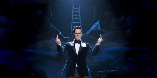 image: Teateranmeldelse «An Act of God»: Slapp satire