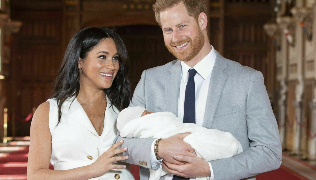 SØNNEN: Prins Harry og hertuginne Meghan avbildet med sin da nyfødte sønn, Archie Harrison Mountbatten-Windsor, i mai i fjor. Foto: Pa Photos / NTB Scanpix SØNNEN: Prins Harry og hertuginne Meghan avbildet med sin da nyfødte sønn, Archie Harrison Mountbatten-Windsor, i mai i fjor. Foto: Pa Photos / NTB Scanpix
