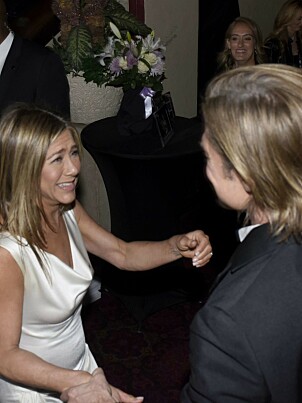 GJENFORENT: Brad Pitt og Jennifer Aniston ble natt til mandag gjenforent under SAG Awards. Foto: NTB Scanpix GJENFORENT: Brad Pitt og Jennifer Aniston ble natt til mandag gjenforent under SAG Awards. Foto: NTB Scanpix