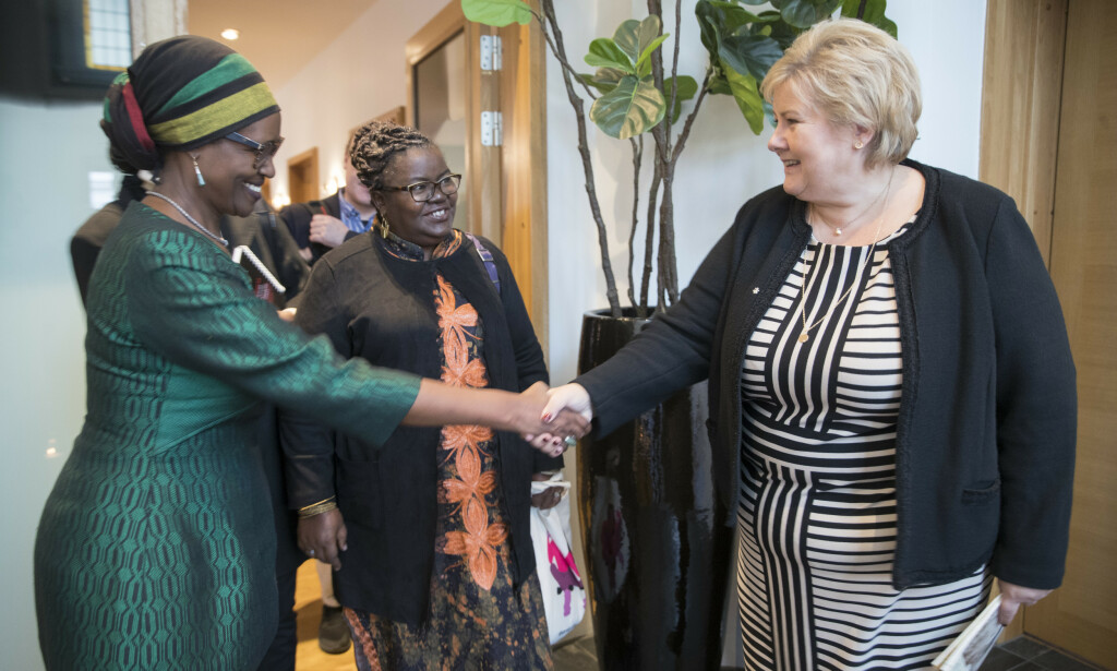 MØTTES: Njoki Njehu (i midten) møtte statsminister Erna Solberg i 2018.
Foto: Vidar Ruud / NTB Scanpix MØTTES: Njoki Njehu (i midten) møtte statsminister Erna Solberg i 2018.
Foto: Vidar Ruud / NTB Scanpix