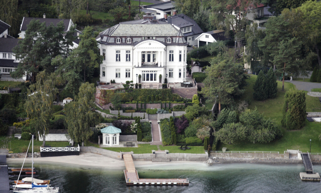 VILLA: Slik ser villaen til hotellkongen Petter Stordalen i Christian Benneches vei 6 på
Bygdøy ut fra lufta.
Foto: Cornelius Poppe / NTB scanpix VILLA: Slik ser villaen til hotellkongen Petter Stordalen i Christian Benneches vei 6 på
Bygdøy ut fra lufta.
Foto: Cornelius Poppe / NTB scanpix