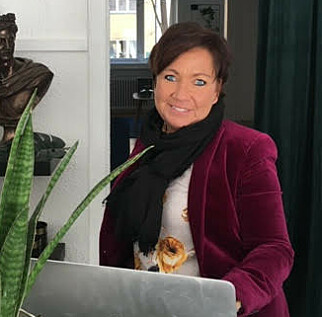 INTERIØRDESIGNER: Carina Myhrvold, interiørdesigner, partner og ansvarlig for styling ved selskapet Creative Living. Foto: Creative Living. INTERIØRDESIGNER: Carina Myhrvold, interiørdesigner, partner og ansvarlig for styling ved selskapet Creative Living. Foto: Creative Living.