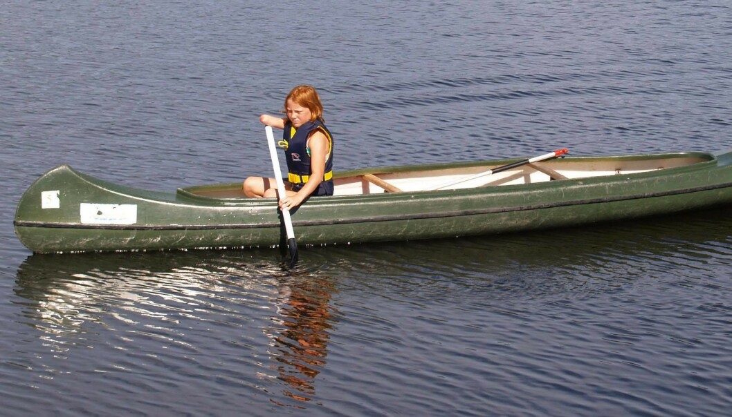 GODE MINNER: – På padletur sommeren 2005. En kan fint padle med en arm. FOTO: Privat GODE MINNER: – På padletur sommeren 2005. En kan fint padle med en arm. FOTO: Privat