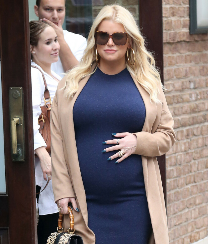 ET TREDJE BARN: Jessica Simpson og Eric Johnson har til sammen tre barn. Her er stjernen gravid med sistemann, datteren Birdie Mae. Foto: NTB Scanpix ET TREDJE BARN: Jessica Simpson og Eric Johnson har til sammen tre barn. Her er stjernen gravid med sistemann, datteren Birdie Mae. Foto: NTB Scanpix