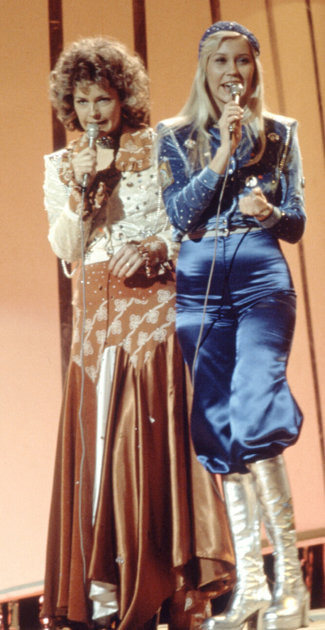 LEGENDARISK: En hel generasjon husker dette antrekket fra den internasjonale finalen i Melodi Grand Prix i 1974, da ABBA vant og slo igjennom med "Waterloo". (Foto: NTB Scanpix) LEGENDARISK: En hel generasjon husker dette antrekket fra den internasjonale finalen i Melodi Grand Prix i 1974, da ABBA vant og slo igjennom med "Waterloo". (Foto: NTB Scanpix)