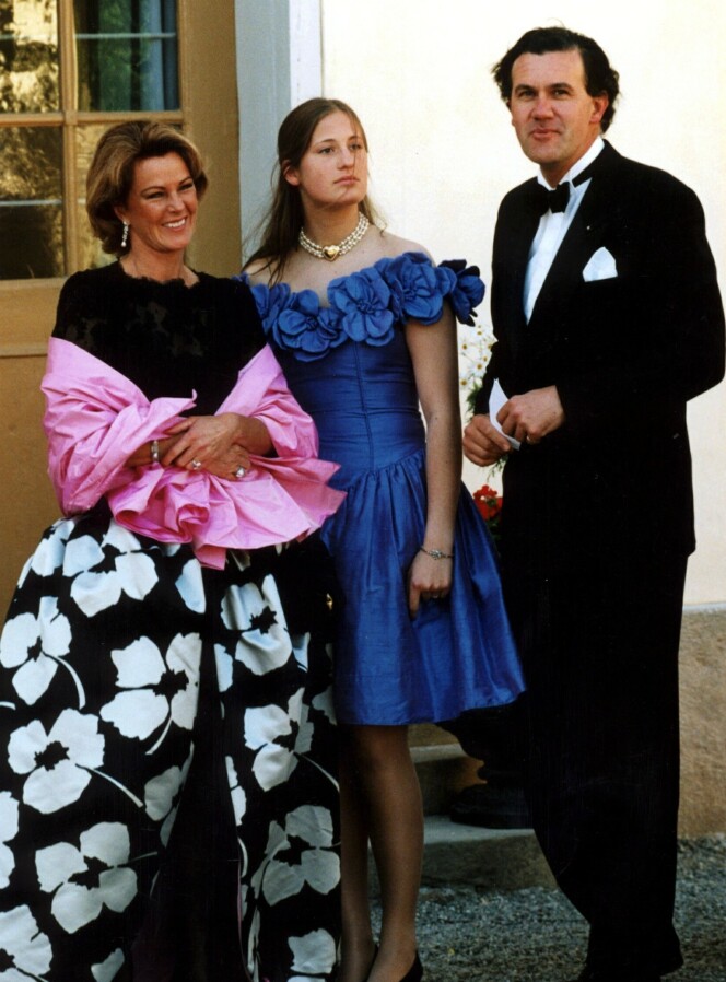 STIL: Frida med mannen prins Heinrich Ruzzo von Reuss og en av hans døtre på 1990-tallet. (Foto: NTB Scanpix) STIL: Frida med mannen prins Heinrich Ruzzo von Reuss og en av hans døtre på 1990-tallet. (Foto: NTB Scanpix)