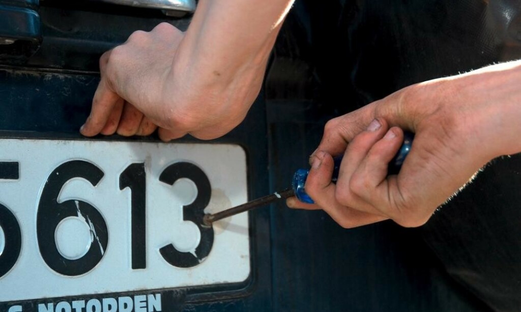 KRAFTIG ØKNING: 18.000 skilt ble stjålet i fjor. Det er en kraftig økning sammenliknet med året før. Foto: Rune Korsvoll KRAFTIG ØKNING: 18.000 skilt ble stjålet i fjor. Det er en kraftig økning sammenliknet med året før. Foto: Rune Korsvoll