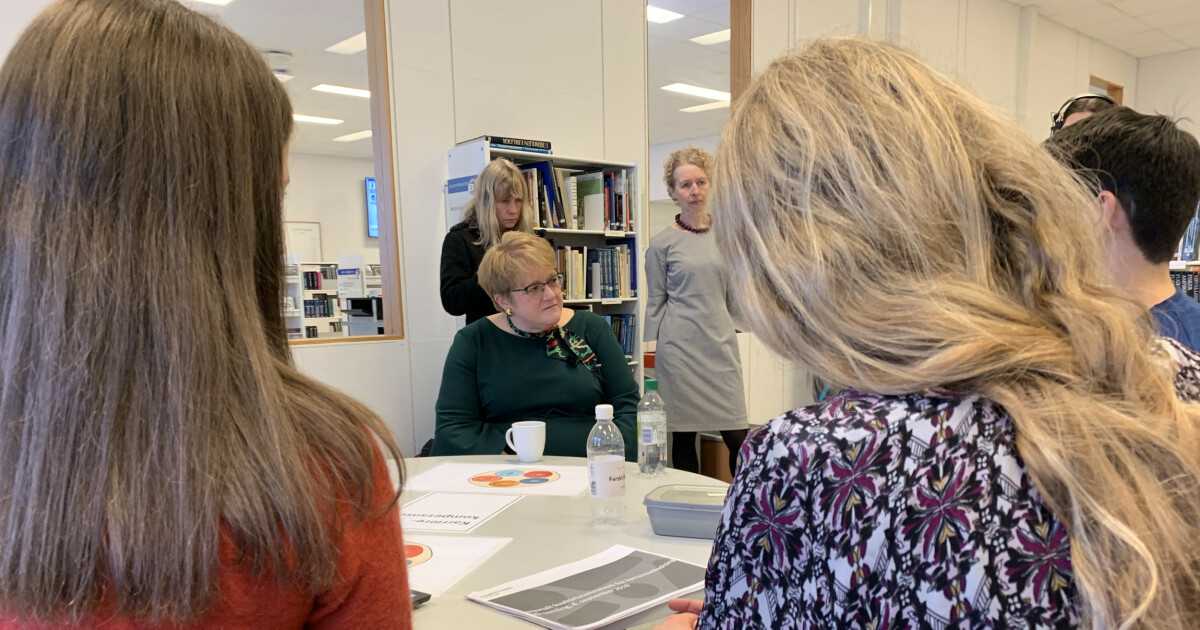 Hvor Mange Jenter Ser Du Med Kort Har Dagbladet