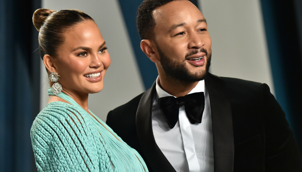 KONGEN AV KJÆRLIGHET: John og kona Chrissy gløder på Oscar-festen til Vanity Fair i år. Foto: NTB Scanpix KONGEN AV KJÆRLIGHET: John og kona Chrissy gløder på Oscar-festen til Vanity Fair i år. Foto: NTB Scanpix