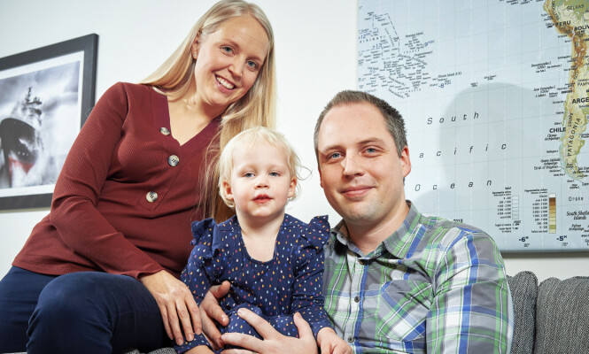 IKKE RAMMET: Datteren Greta har ikke arvet sin mors sykdom. Pappa Emanuel er nemlig ikke bærer av det samme genet som Charlotte. Foto: Stefan Lindblom IKKE RAMMET: Datteren Greta har ikke arvet sin mors sykdom. Pappa Emanuel er nemlig ikke bærer av det samme genet som Charlotte. Foto: Stefan Lindblom