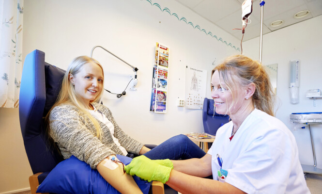 GODT KJENT: Charlotte er godt kjent på sykehuset. Hun er der hver måned for å få påfyll av blod. Foto: Stefan Lindblom GODT KJENT: Charlotte er godt kjent på sykehuset. Hun er der hver måned for å få påfyll av blod. Foto: Stefan Lindblom
