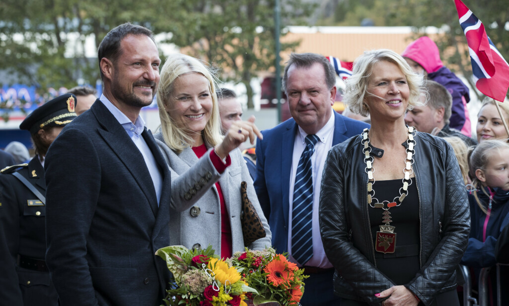 SKUFFET: Namsos-ordfører Arnhild Holstad. Her avbildet med kronprinsparet i 2017. Foto: NTB Scanpix SKUFFET: Namsos-ordfører Arnhild Holstad. Her avbildet med kronprinsparet i 2017. Foto: NTB Scanpix