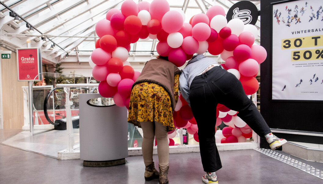 Om Mari vet hva twerking er? Er det ikke sånn rumperistedans, da? Malin forklarer og demonstrerer gjerne! Foto: Lars Eivind Bones/Dagbladet Om Mari vet hva twerking er? Er det ikke sånn rumperistedans, da? Malin forklarer og demonstrerer gjerne! Foto: Lars Eivind Bones/Dagbladet