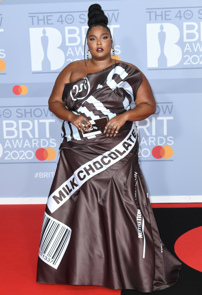 LIZZO: Rapperen dukket opp i en spesiell kjole tirsdag kveld. Foto: NTB scanpix LIZZO: Rapperen dukket opp i en spesiell kjole tirsdag kveld. Foto: NTB scanpix