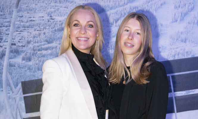 PÅ RØD LØPER: Janne Formoe hadde med seg datteren Felicia (14) på gallapremieren av filmen Fjols til fjells i februar. FOTO: NTB scanpix PÅ RØD LØPER: Janne Formoe hadde med seg datteren Felicia (14) på gallapremieren av filmen Fjols til fjells i februar. FOTO: NTB scanpix