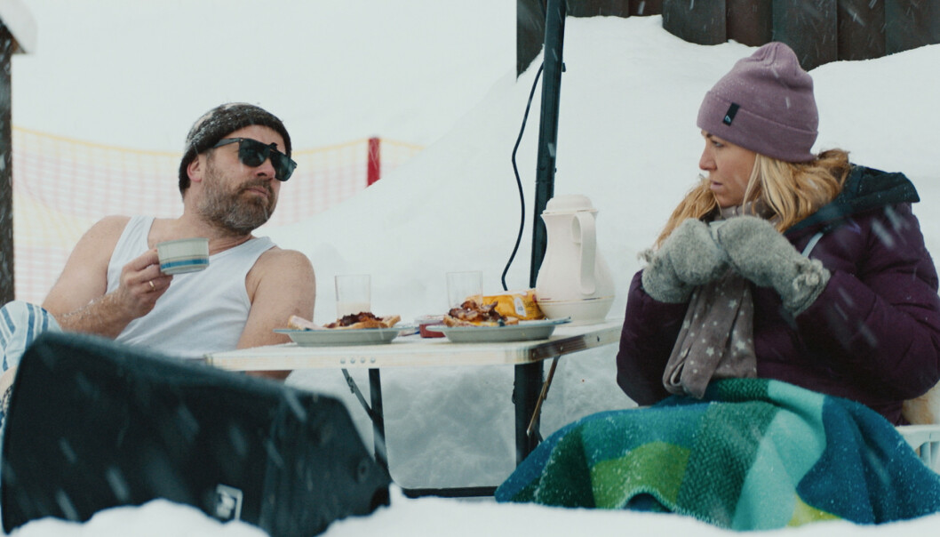 NKVO: Kjæresteparet Bård (spilt av Christian Skolmen) og Berit (spilt av Janne Formoe) tviholder på det enkle og nedstrippa - men drømmer kanskje om litt mer luksus? FOTO: Stig og Stein Studio/Nordisk Film Distribusjon NKVO: Kjæresteparet Bård (spilt av Christian Skolmen) og Berit (spilt av Janne Formoe) tviholder på det enkle og nedstrippa - men drømmer kanskje om litt mer luksus? FOTO: Stig og Stein Studio/Nordisk Film Distribusjon