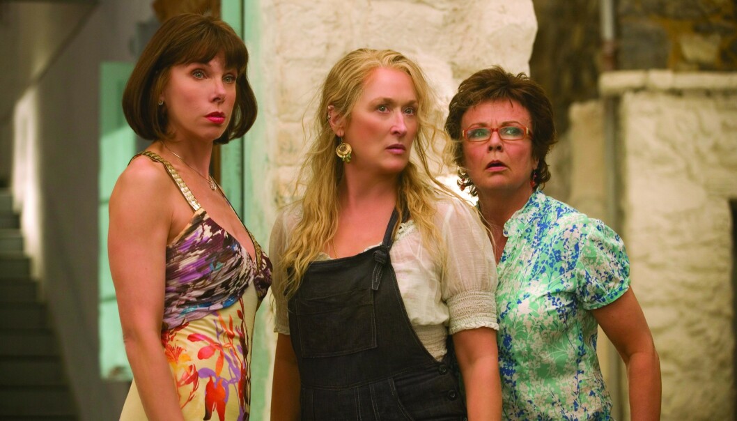 VAR SYK: Julie Walters (t.h) forteller at hun ble lei seg da legene fortalte at hun hadde tarmkreft i stadium tre. Her fra «Mamma Mia»-filmen i 2008, sammen med Christine Baranski og Maryl Streep. Foto: Snap Stills/REX, NTB scanpix VAR SYK: Julie Walters (t.h) forteller at hun ble lei seg da legene fortalte at hun hadde tarmkreft i stadium tre. Her fra «Mamma Mia»-filmen i 2008, sammen med Christine Baranski og Maryl Streep. Foto: Snap Stills/REX, NTB scanpix